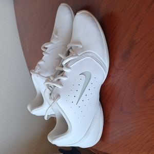 Nike Sideline Cheerleading Sneakers III 647937-100 Size 6.5